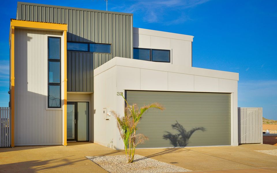 33 Inggarda Lane – 4 Person Spa and Jetty (Max 12m)