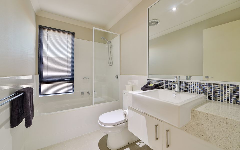 33 Inggarda Lane – 4 Person Spa and Jetty (Max 12m)