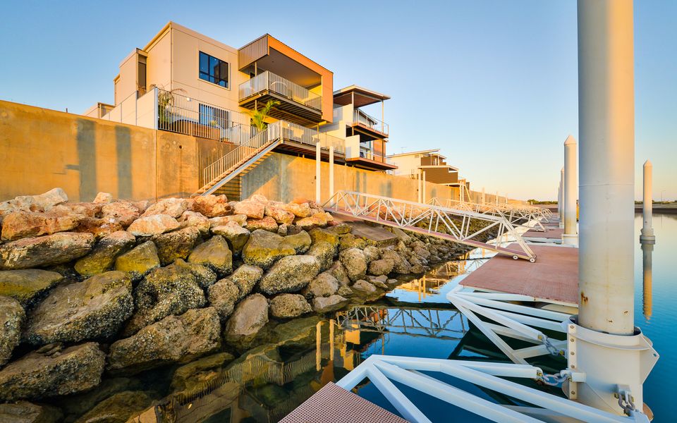 33 Inggarda Lane – 4 Person Spa and Jetty (Max 12m)