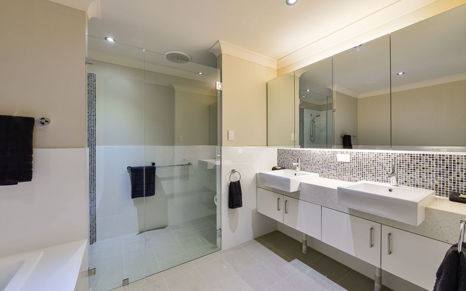 33 Inggarda Lane – 4 Person Spa and Jetty (Max 12m)