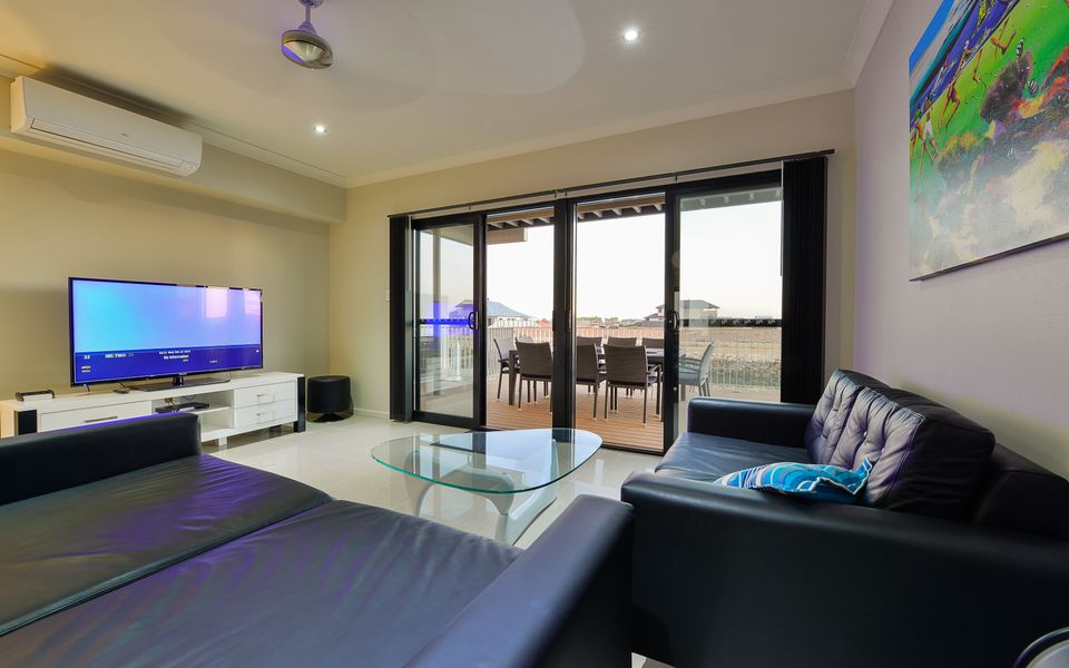 33 Inggarda Lane – 4 Person Spa and Jetty (Max 12m)