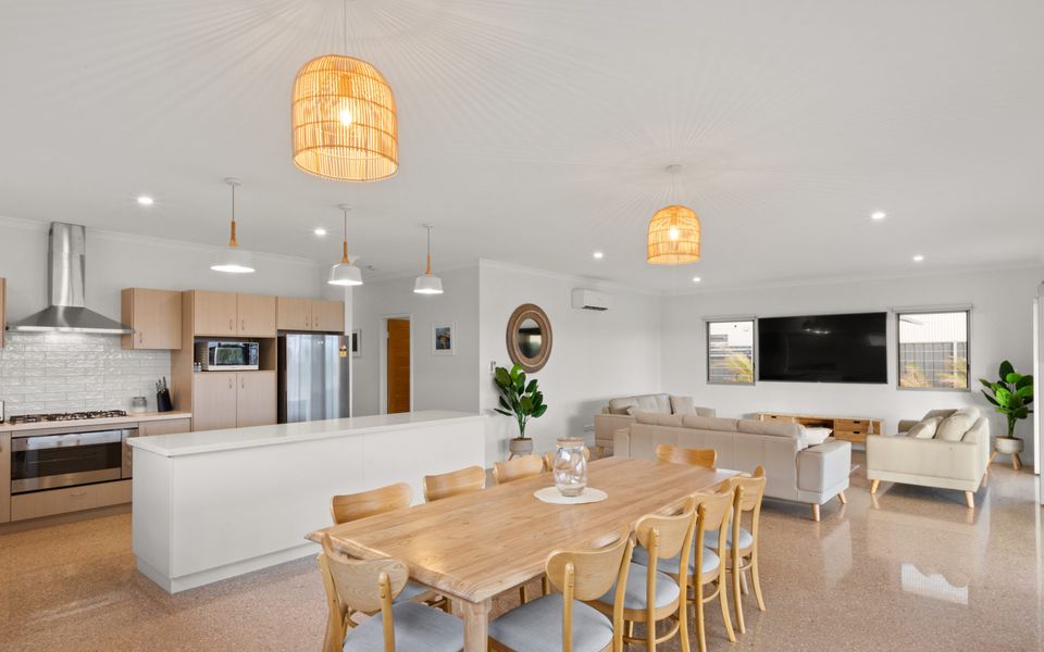 4 Corella Court – Pool and Jetty (12m max)