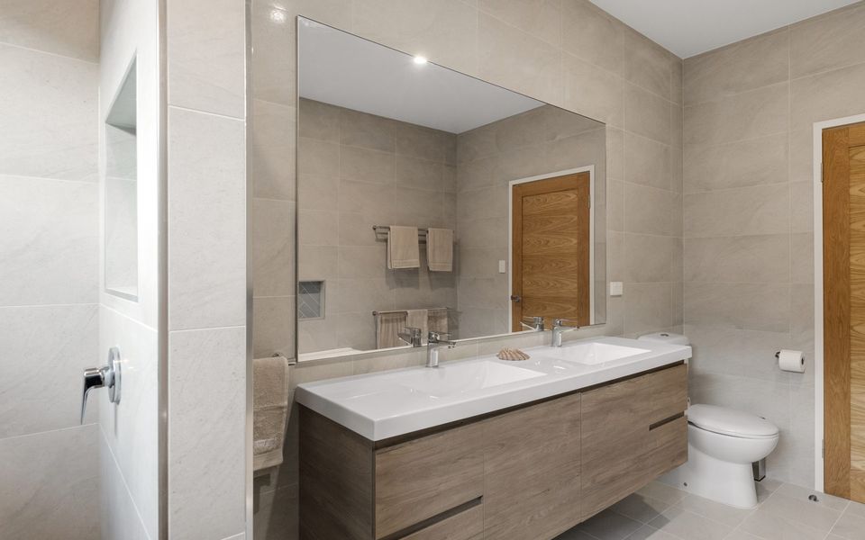 4 Corella Court – Pool and Jetty (12m max)