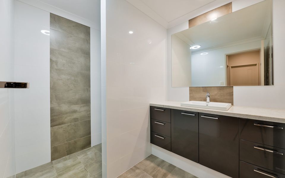 5 Kestrel Place – Pool and Jetty (Max 9m)