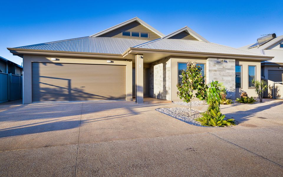 5 Kestrel Place – Pool and Jetty (Max 9m)