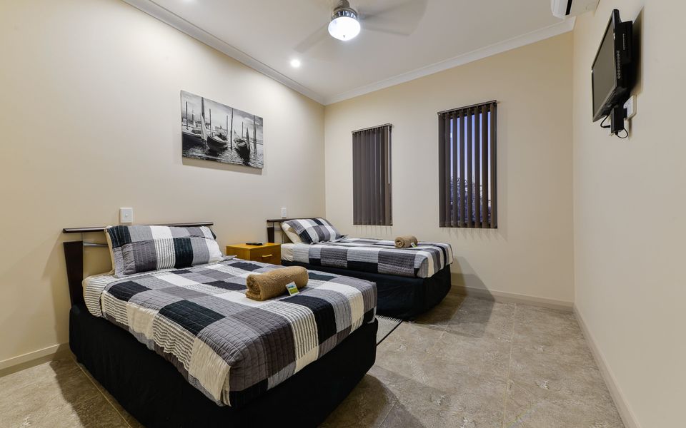 7 Kestrel Place – Pool and Jetty (Max 9m)