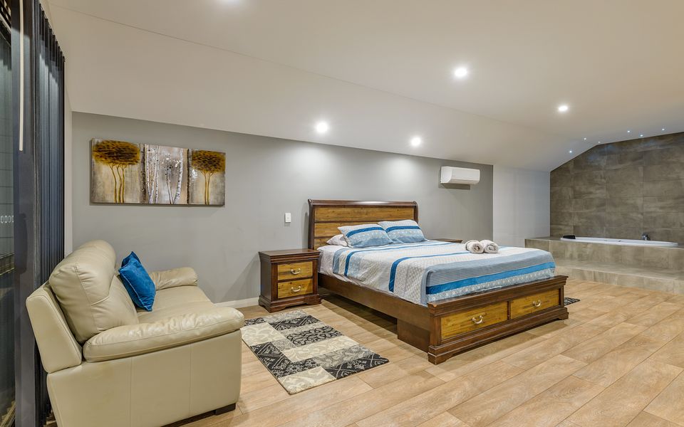 7 Kestrel Place – Pool and Jetty (Max 9m)