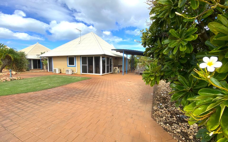 Osprey Holiday Village Unit 113/2 Bedroom