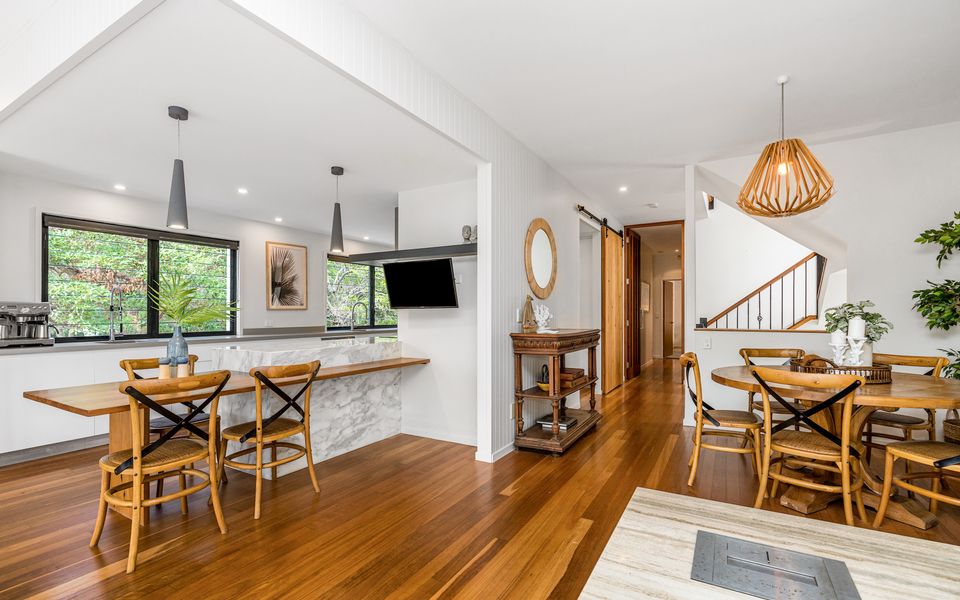 Luxurious Beachside Oasis with Ocean Views