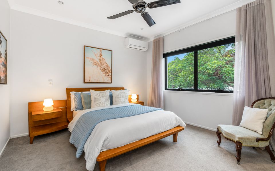 Luxurious Beachside Oasis with Ocean Views