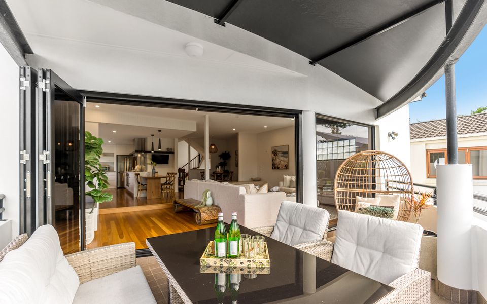 Luxurious Beachside Oasis with Ocean Views