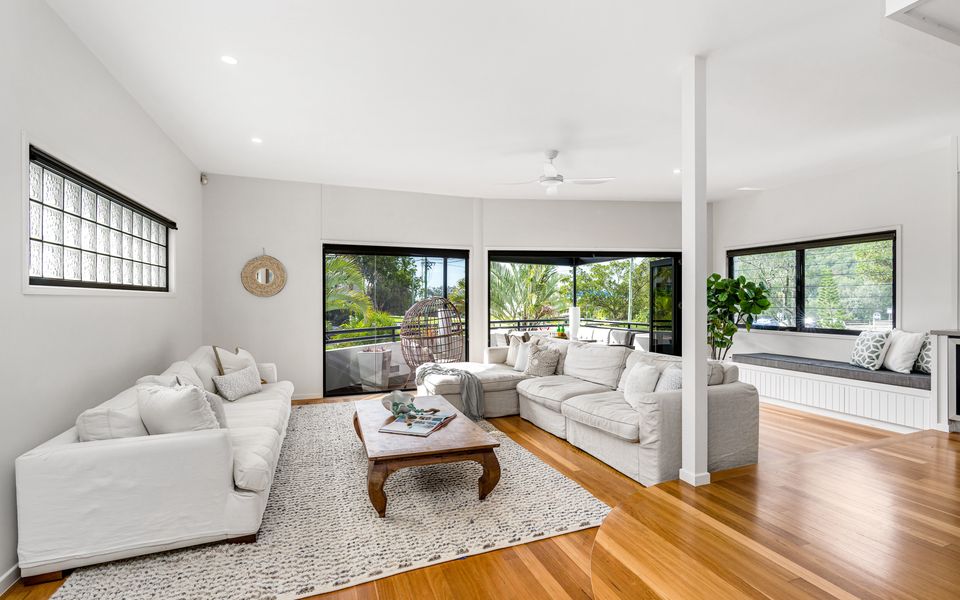 Luxurious Beachside Oasis with Ocean Views