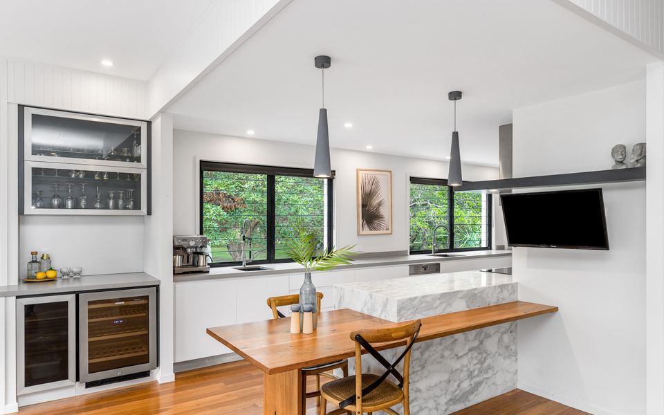 Luxurious Beachside Oasis with Ocean Views