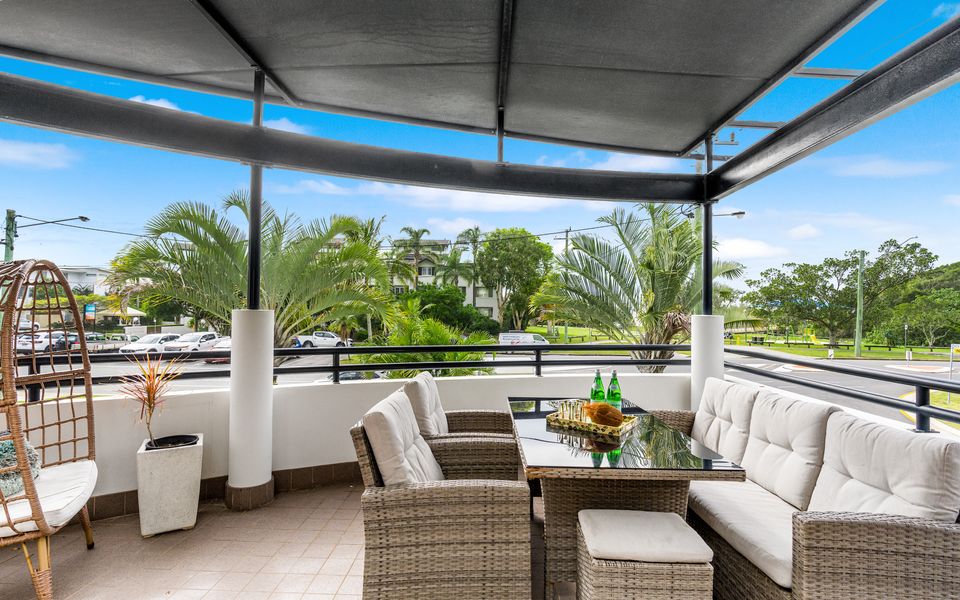 Luxurious Beachside Oasis with Ocean Views