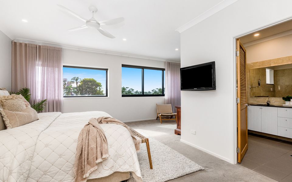 Luxurious Beachside Oasis with Ocean Views