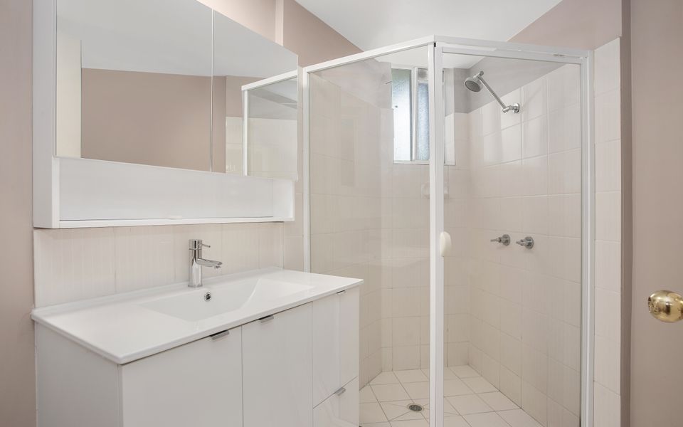 Bay Apartments Unit 10