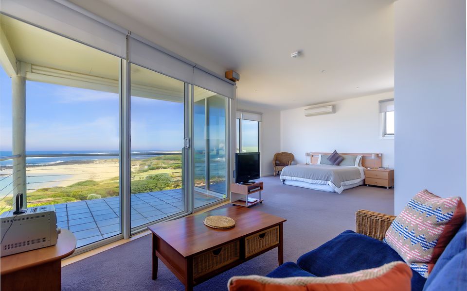 Wytonia 3 Penthouse Living / Bedroom