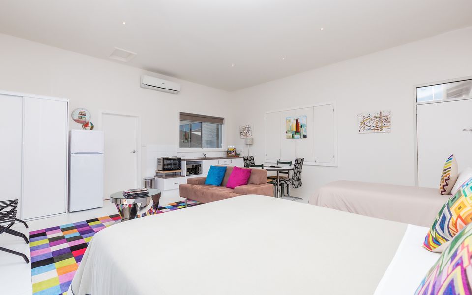 Bedroom / Kitchenette / Living / Dining