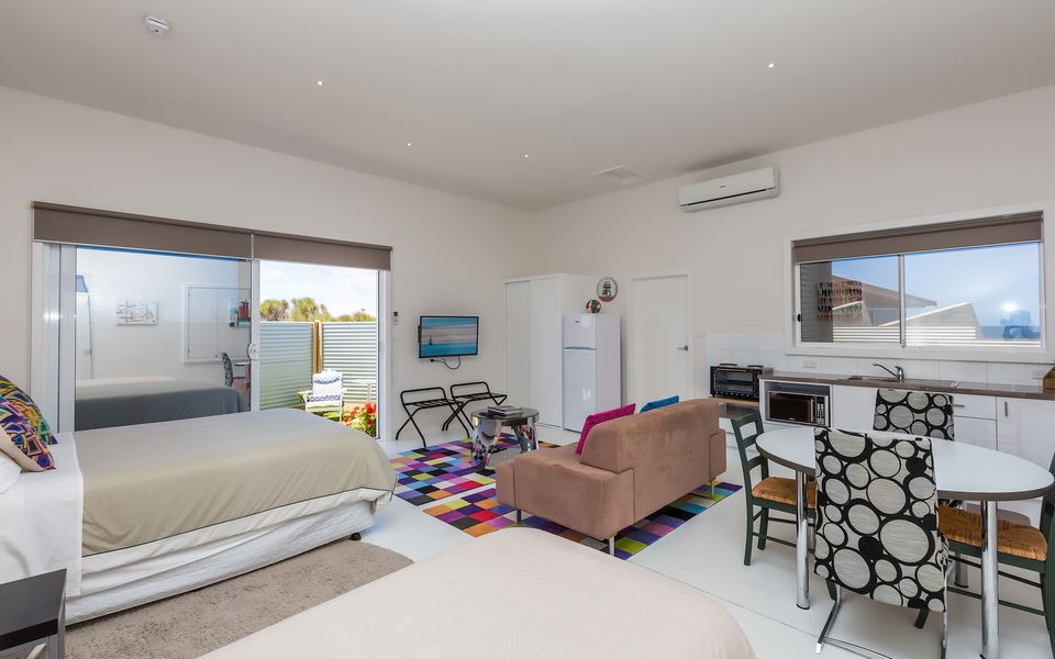 Bedroom / Kitchenette / Living / Dining