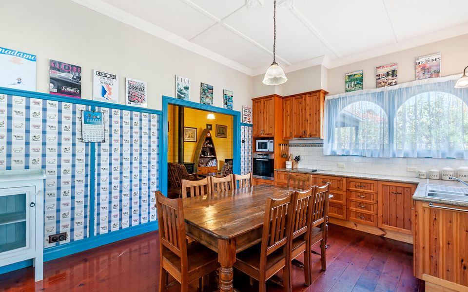 Kitchen / Dining Area