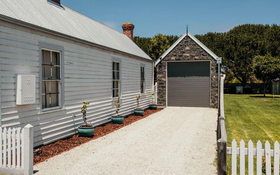 Candle Stick on Bank