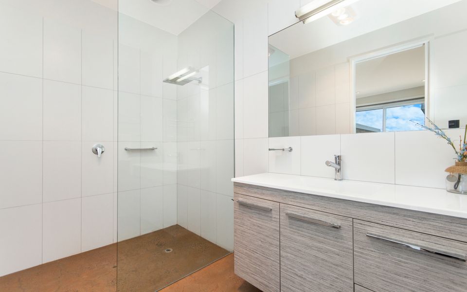 Bathroom 1 - Ensuite