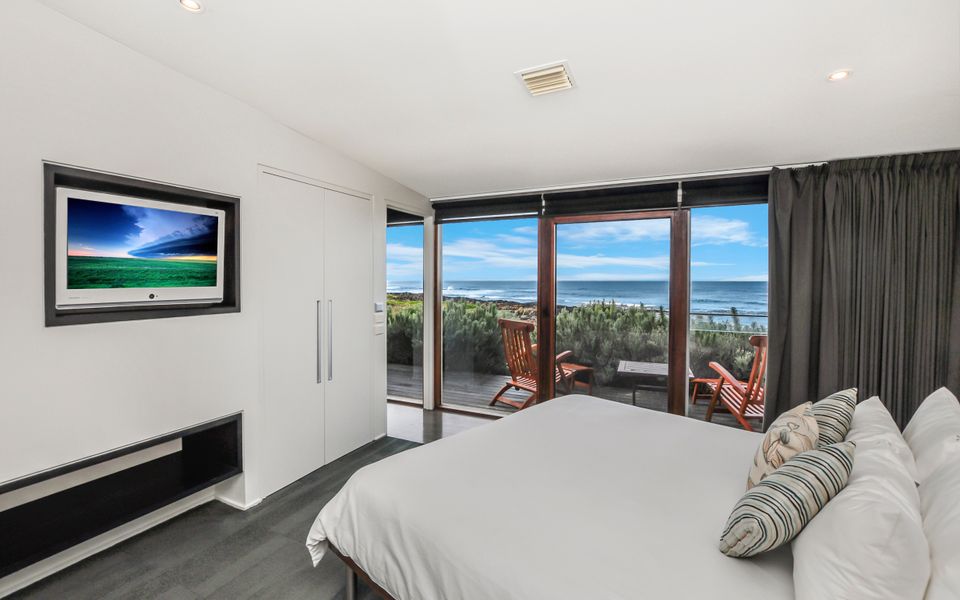 Hearns Beachside Villa 1