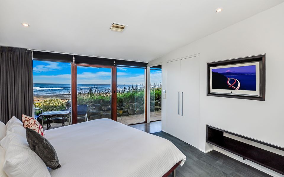 Hearns Beachside Villa 3