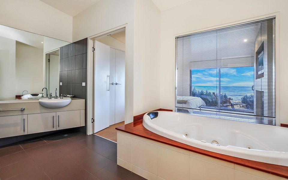 Hearns Beachside Villa 8