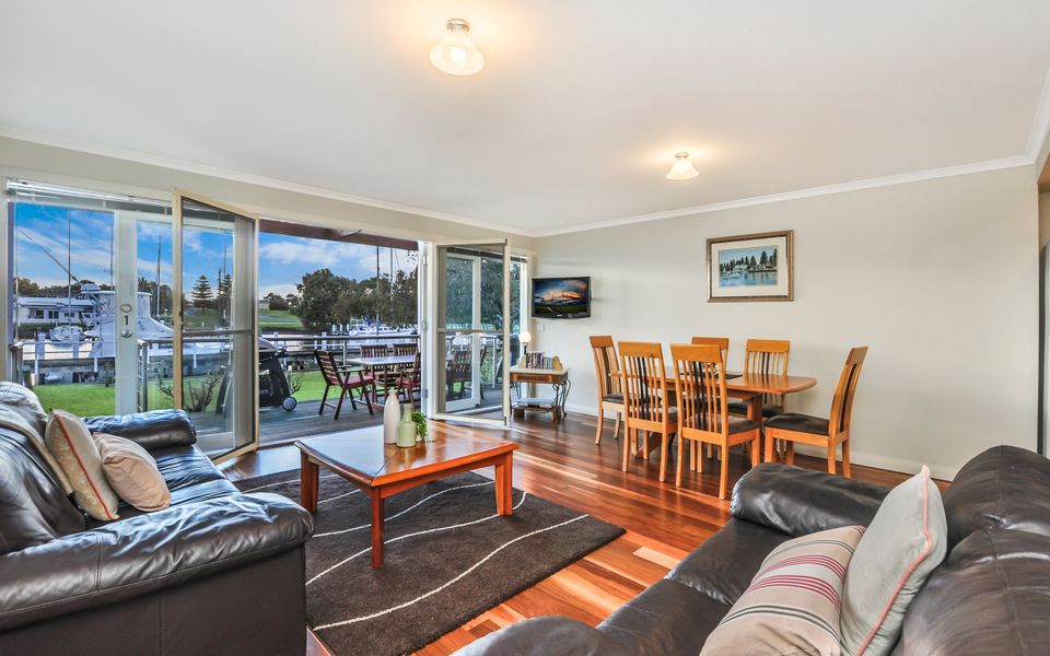 Living / Dining Area