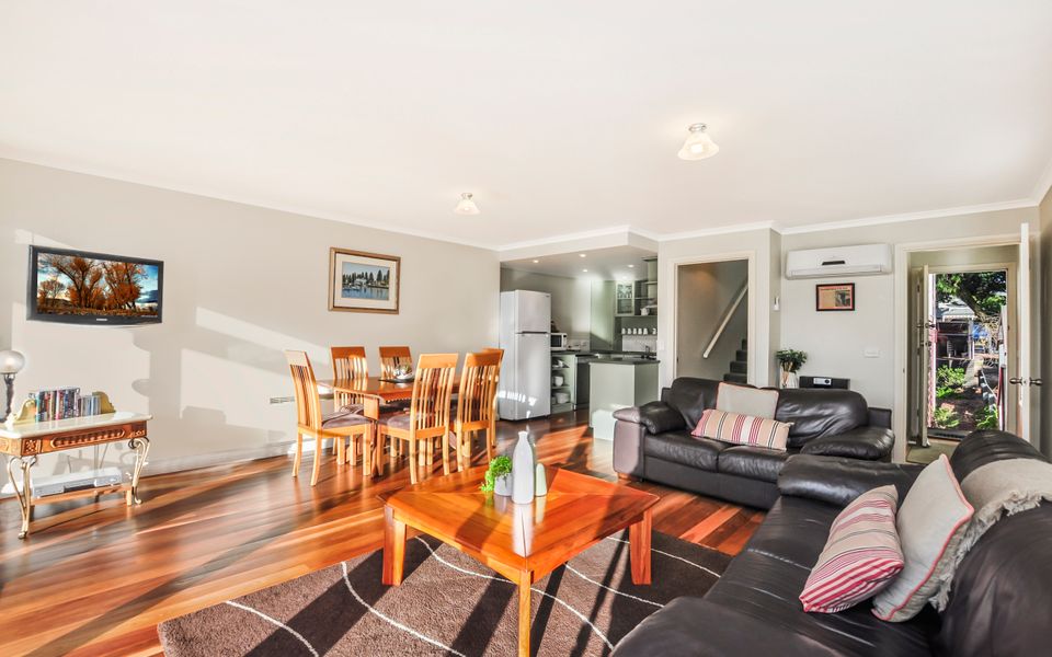 Lounge / Dining Area