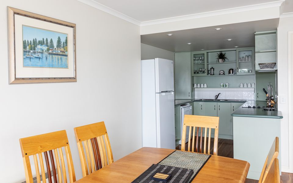 Kitchen / Dining Area