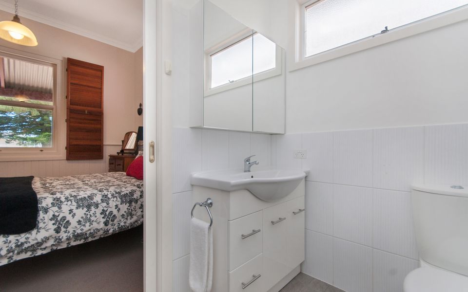 Bathroom 1 / Ensuite