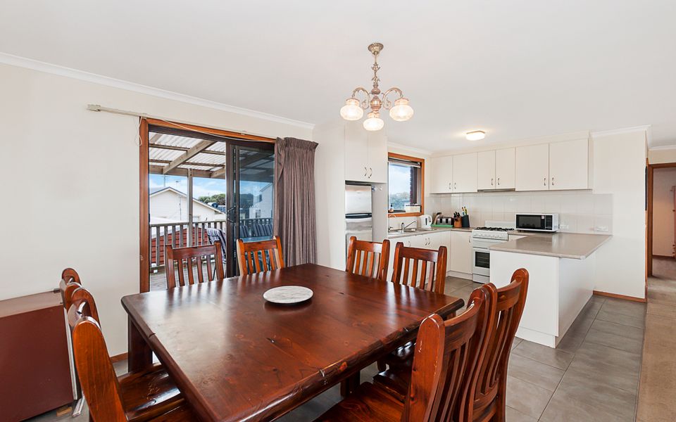 Kitchen / Dining Area