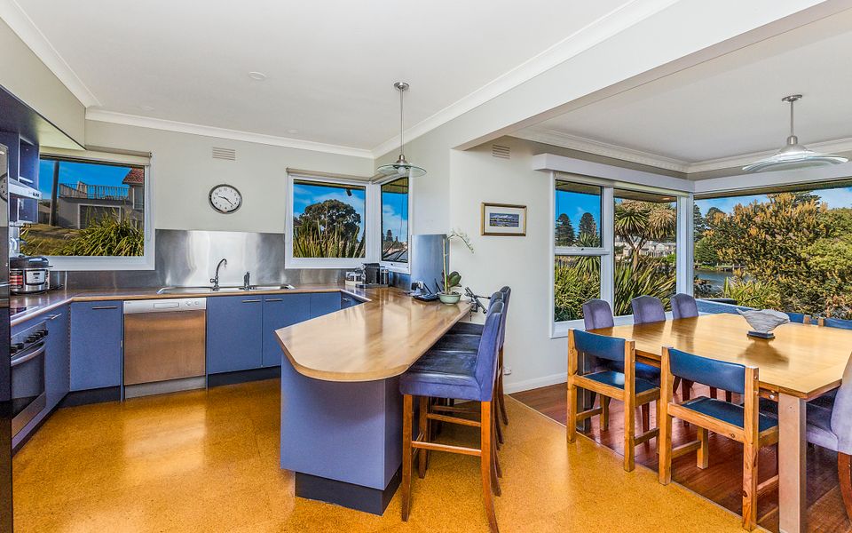 Kitchen / Dining Area