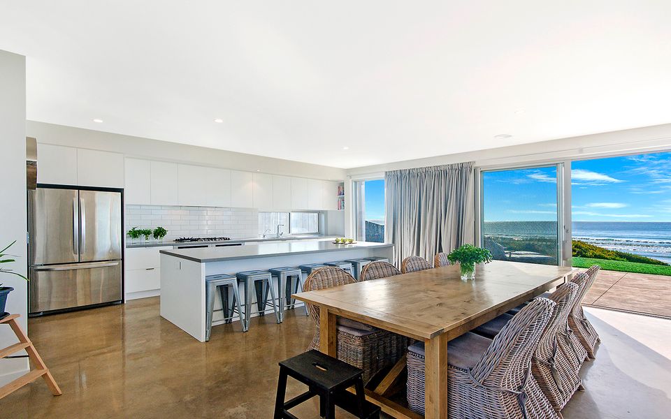Open Kitchen / Dining Area