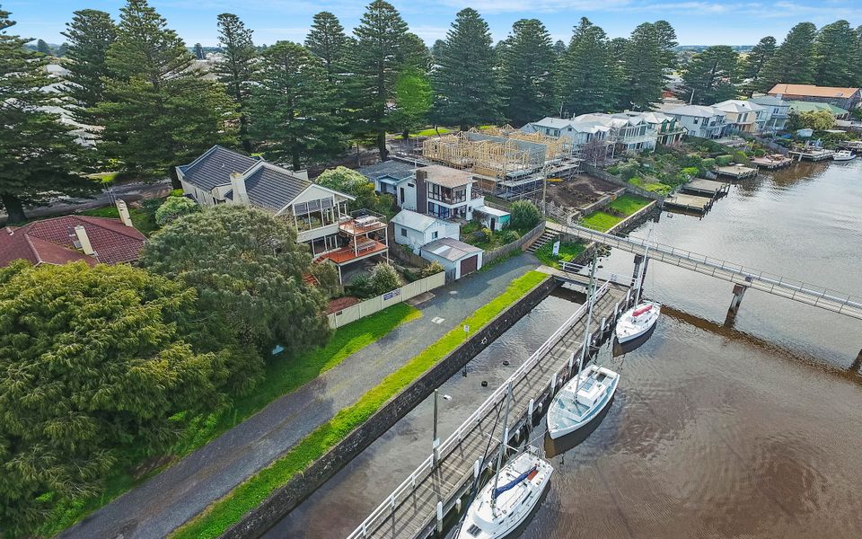 Shearwater Riverview Apartment