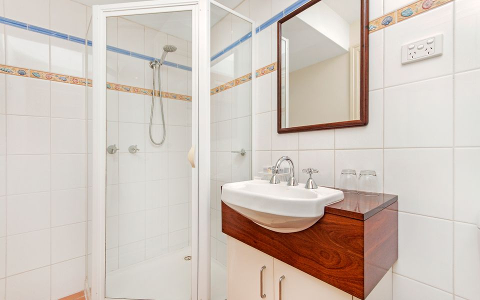 Shearwater Riverview Apartment