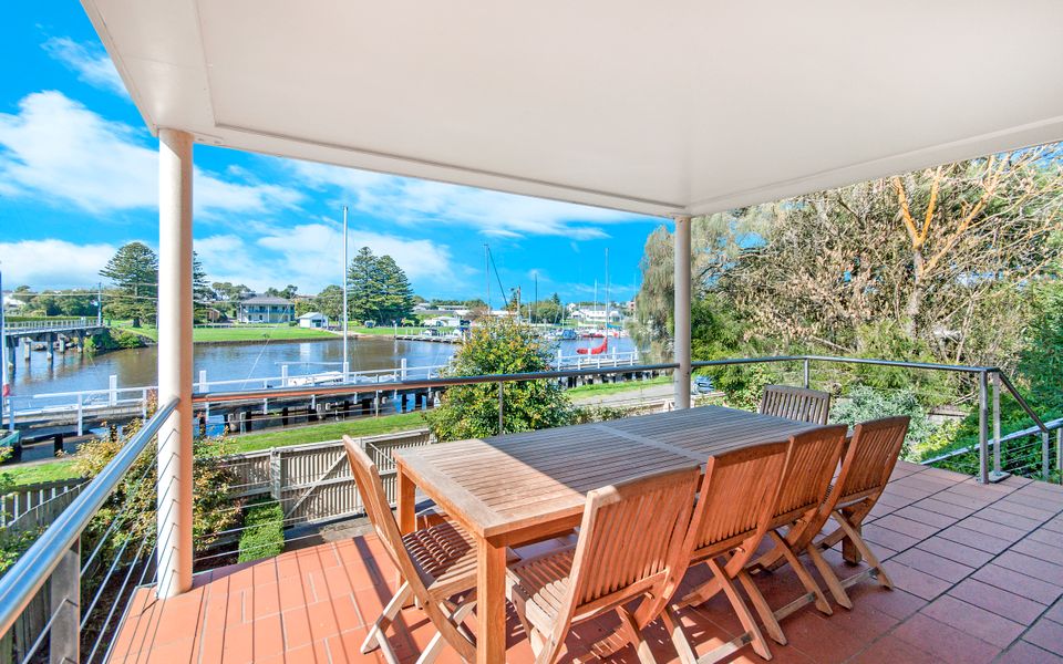 Shearwater Riverview Apartment