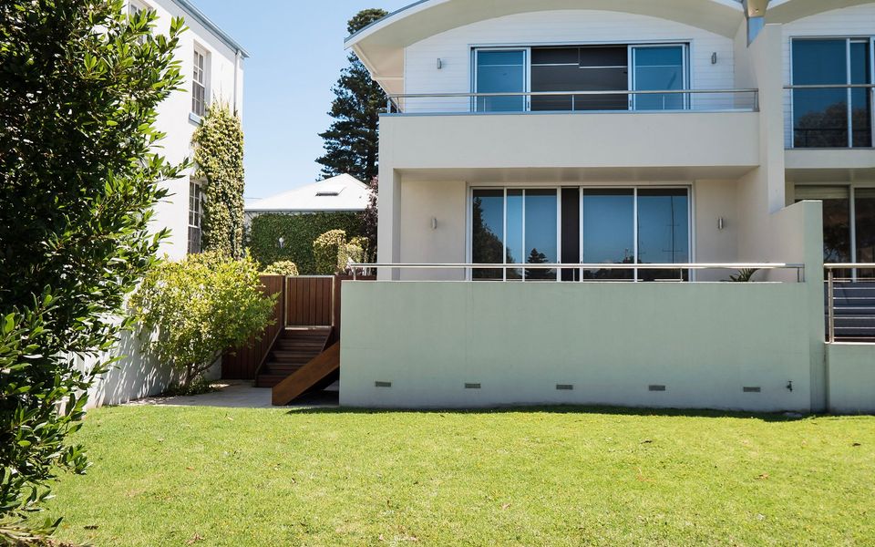 Spinnakers Waterfront