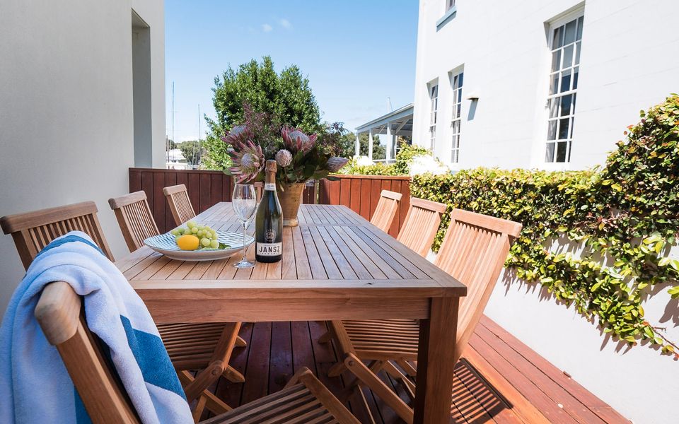 Spinnakers Waterfront