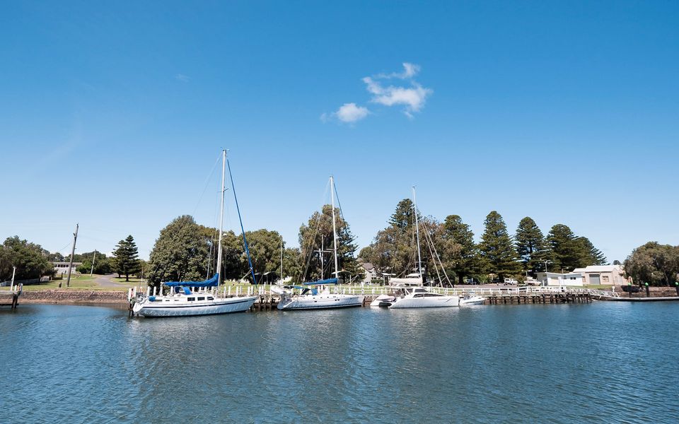 Spinnakers Waterfront