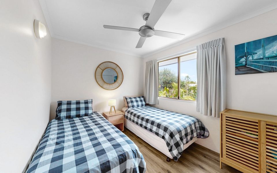 6 Pelican Beach Resort