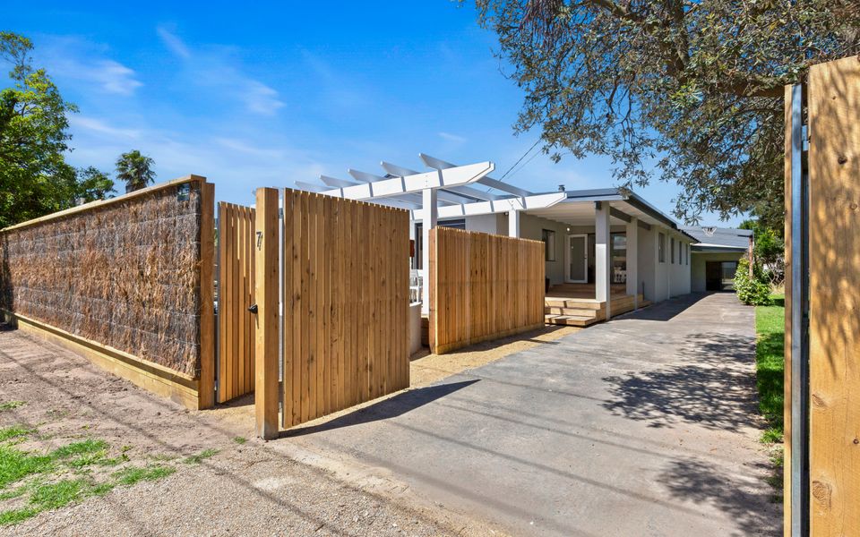 Fully fenced and long driveway for 4 cars