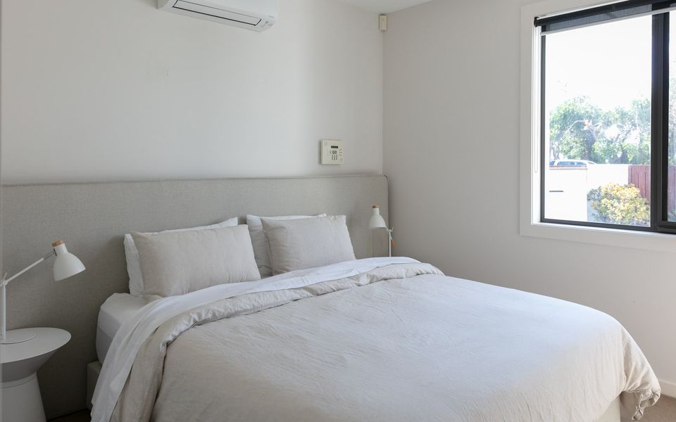 Bedroom 1 with king bed and the option of splitting into two singles.