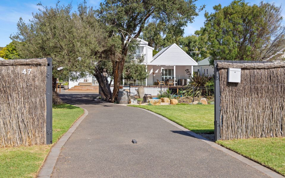 Entrance to driveway with gates
