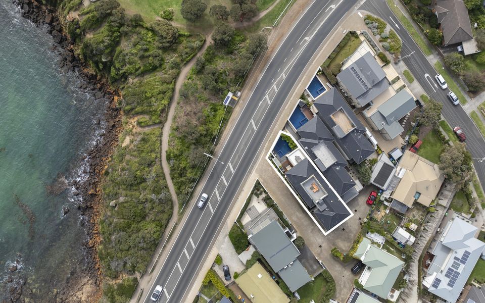 Mornington Beachfront Bliss – Pool, Spa & Rooftop Sunsets