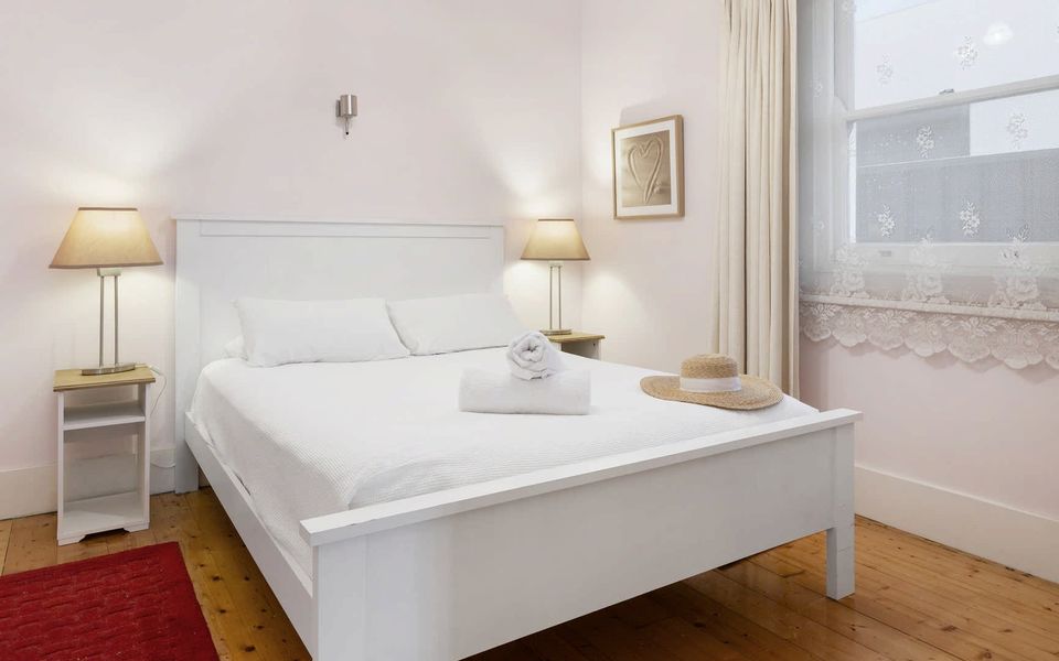 Bedroom 4 with Queen bed