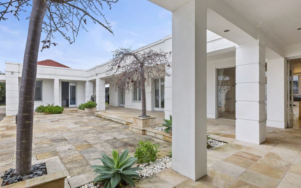 Courtyard perfect for relaxing and entertaining