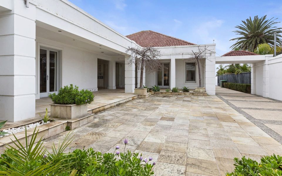 Private courtyard with BBQ, ideal for entertaining